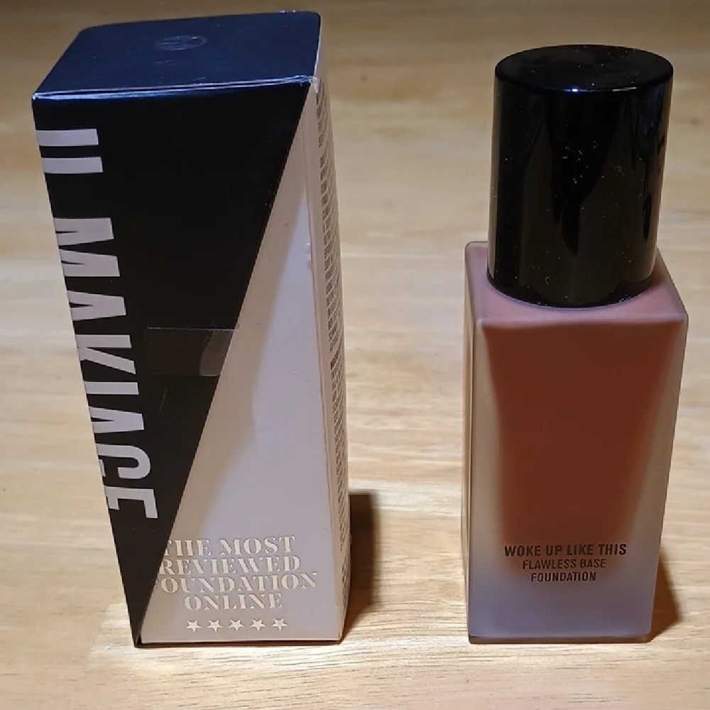 IL MAKIAGE Woke Up Like This Foundation